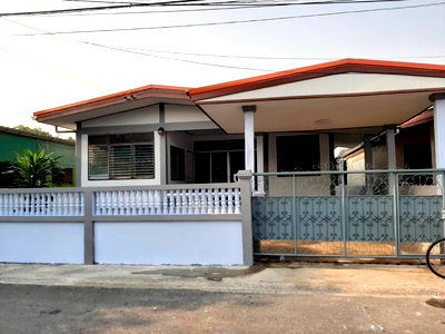 Houses for rent Bangkok : 4-bedroom single house in Suwathani Village, Seri Thai, prime location near the expressway