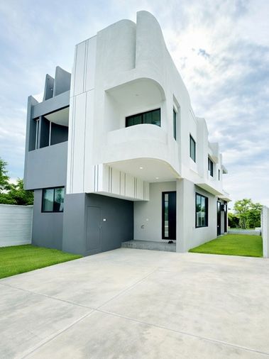 ระดับพรีเมียม ใกล้ ARL ลาดกระบัง 900ม. อ่อนนุช สุขุมวิท77 60 ตร.วา. Pool Villa 3ชั้น ฟังก์ชันครบครัน 3-4นอน 4 น้ำ 240 ตร.ม