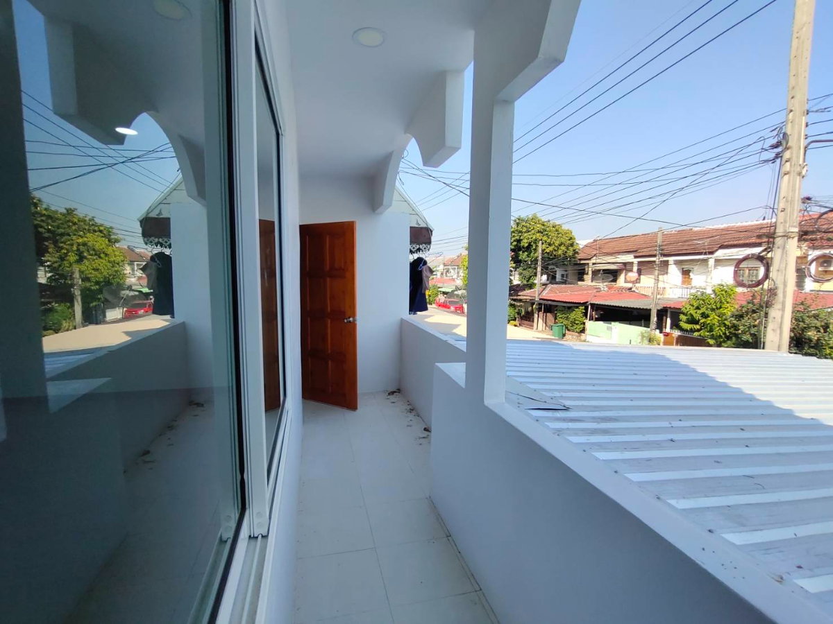 รูป ขายทาวน์เฮ้าส์ 2 ชั้น รีโนเวทใหม่พร้อมอยู่ 31.1 ตรว. 3 ห้องนอน หมู่บ้านชวนชม ซอยสายไหม 48 เขตสายไหม กรุงเทพ - รูปที่ 9/11