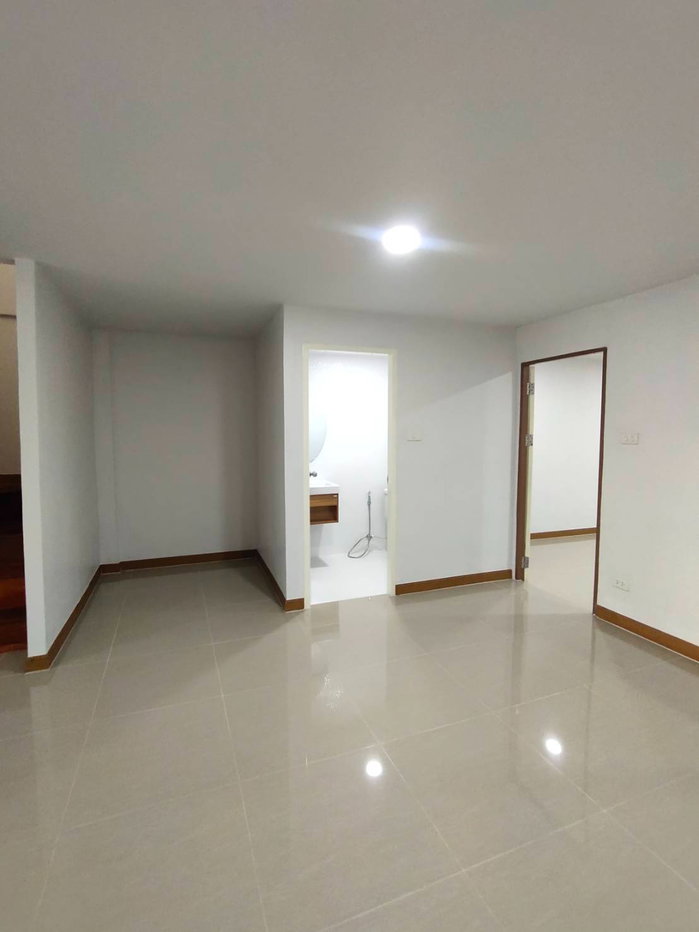 รูป ขายทาวน์เฮ้าส์ 2 ชั้น รีโนเวทใหม่พร้อมอยู่ 31.1 ตรว. 3 ห้องนอน หมู่บ้านชวนชม ซอยสายไหม 48 เขตสายไหม กรุงเทพ - รูปที่ 3/11
