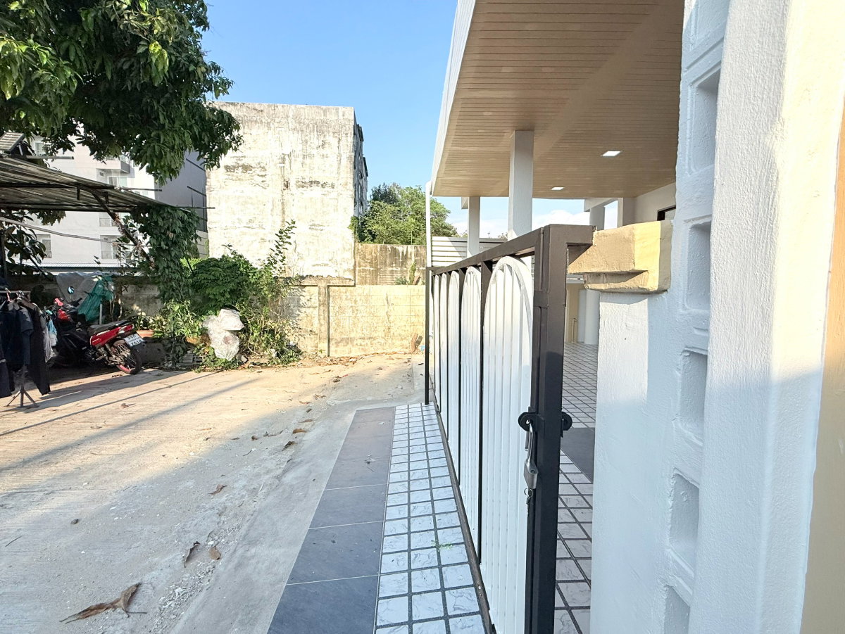 รูป บ้านชั้นเดียว หลังมุมใน มีดาดฟ้าชั้นบน หมู่บ้านนันทวัน5 ซอยเลียบวารี11 คู้ขวา หนองจอก บ้านสวย ทำเลดี พร้อมเฟอร์นิเจอร์ - รูปที่ 38/39