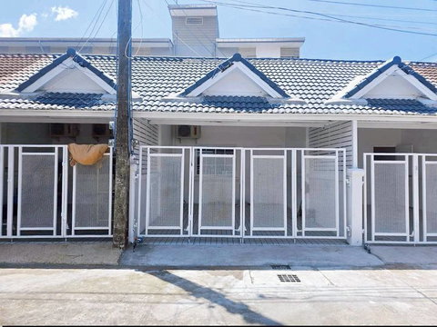 ขายทาวน์โฮมรีโนเวทใหม่ ม.แบงค์วิลเลจ สุรศักดิ์ ศรีราชา