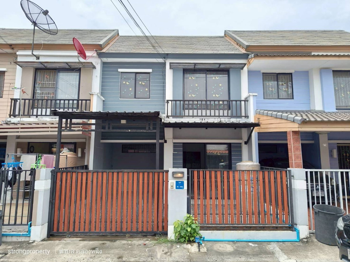 ขายพร้อมผู้เช่า..ทาวน์เฮ้าส์ 2 ชั้น รีโนเวทใหม่ หมู่บ้านพฤกษา 52/1 ถนนพหลโยธิน-นวนคร บ้านสวย ตกแต่งใหม่ พร้อมอยู่ คลองหนึ่ง ธรรมศาสตร์ ตลาดไท นวนคร