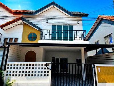 ทาวน์โฮม ชลบุรี : ขายบ้านรีโนเวทใหม่ ม.อิสเทิร์นแลนด์2 สุรศักดิ์ ศรีราชา
