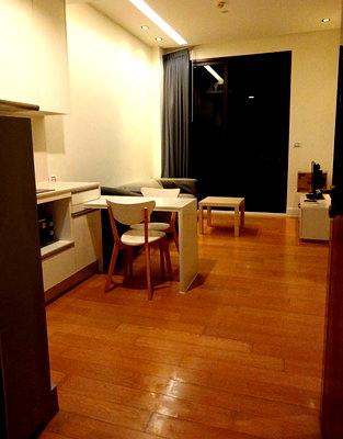 Condos for rent : for rent  Equinox phahol-vipha size 40 sq.m 1 bed price17,000/month  tel 093-028-1245