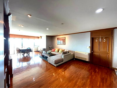 คอนโดให้เช่า : +++เช่าด่วน+++ Sathorn Garden Condo **3  ห้องนอน  220 ตร.ม. แต่งครบพร้อมเข้าอยู่