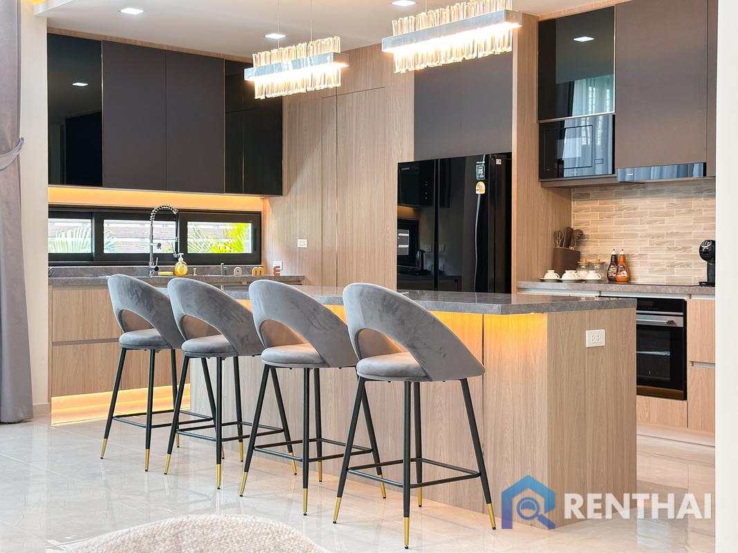 picture Spacious 5-Bedroom Luxury House in Prime Pattaya Location - 2/25