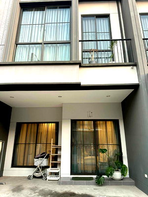 เช่าทาวน์โฮม ถนนสายไหม : 🏡 TH134 | ให้เช่าทาวน์โฮมหน้ากว้าง เวิร์ฟ (Verve) สายไหม-พหลโยธิน เฟอร์ฯ ครบ ส่วนกลางจัดเต็ม ใกล้ BTS!