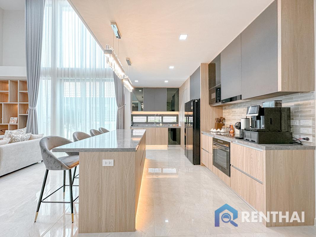 picture Spacious 5-Bedroom Luxury House in Prime Pattaya Location - 7/25