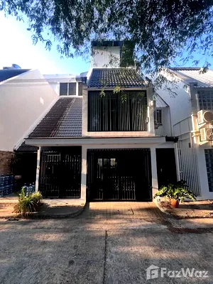 Townhouses for sale Soi Thonglor (Sukhumvit 55) : 4 Bedroom Townhouse for sale in Khlong Tan Nuea, Bangkok  5863915