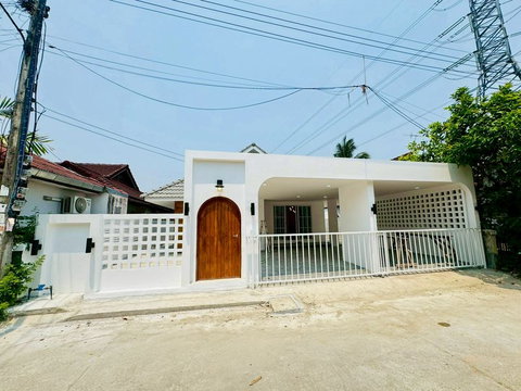 🏡✨ ขายบ้านธีรพร บ้านเดี่ยวสไตล์มินิมอล สันทรายน้อย 