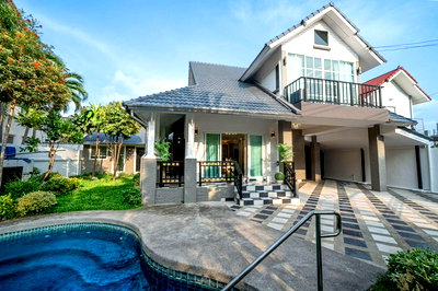 Houses for rent : For Central Park 5 Beds  5 Bath