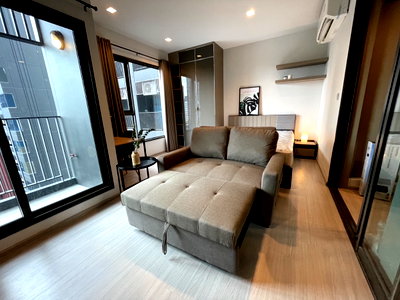 Condos for rent : P-49723 Pool View! Life Asoke-Rama 9 - 3 mins to MRT Rama 9! 19,000 THB | Line Id: @easythaihome | 085-592-2897