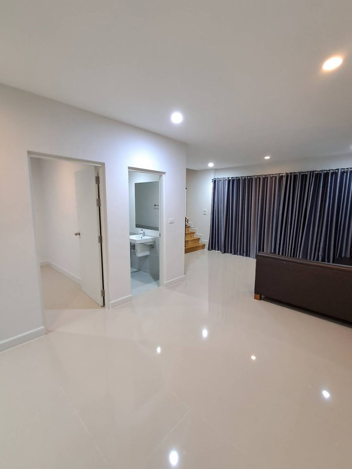 picture Verve Petchkasem 81 (3BR/2BA) Modern Loft Design - 9/13