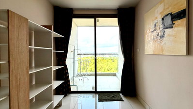 คอนโด เทสโก้โลตัส พัทยาใต้ : 🛏️ 1 ห้องนอน - 🛁 1 ห้องน้ำ - 🏙️ Pool View - 🌏 ชื่อชาวต่างชาติ - 🏢 Laguna Beach Resort Jomtien - รหัส: LBRJ33