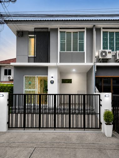 ขายทาวน์เฮาส์ 2 ชั้นหมู่บ้านพฤกษาวิลล์ 79 หลังมุม รีโนเวทใหม่ สภาพสวยพร้อมอยู่ ใกล้เวิร์คพอยท์และสถานีรถไฟฟ้าสายสีแดง