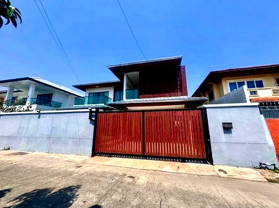 Houses for rent Bang Lamung Chonburi : For Rent  Eakmonkol Chaiyapruek  4 Beds 3 Bath