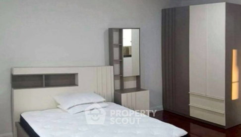 2-BR Condo at Baan Suanpetch Condominium near BTS Phrom Phong (ID 2840964)