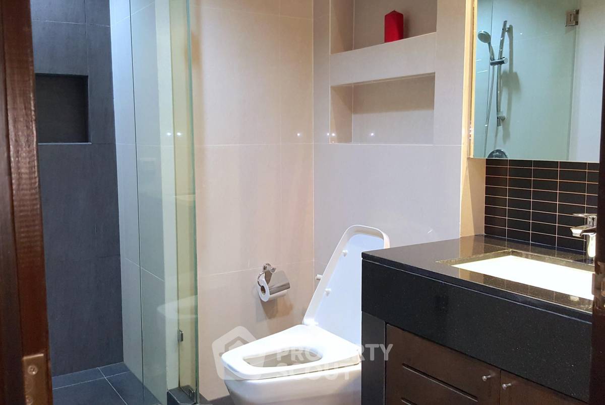 picture 3-BR Condo at Sathorn Gardens near MRT Si Lom (ID 904331) - 7/11