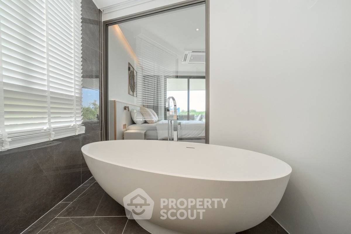 picture 2-BR Condo at The Aqua close to Laguna (ID 2852453) - 10/15