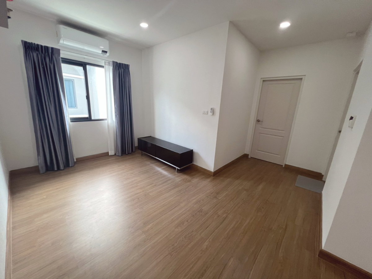 รูป บ้านเดี่ยว 4 นอน 4 น้ำ สภาพใหม่มาก พร้อมอยู่ - รูปที่ 13/20