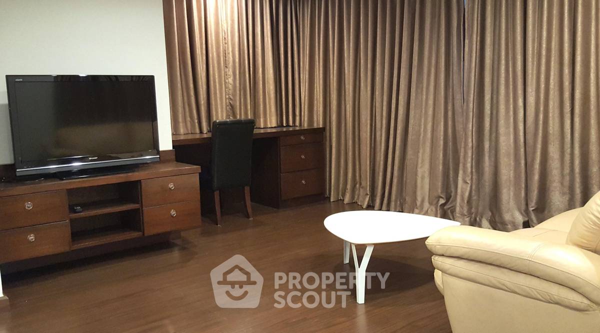 picture 3-BR Condo at Sathorn Gardens near MRT Si Lom (ID 904331) - 3/11