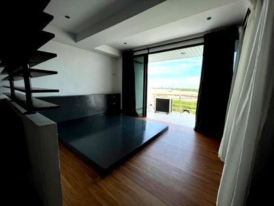 คอนโดให้เช่า : 🔥 Pet Friendly 🐶 ห้องใหญ่ ราคาดี – The Royal Navin Tower
