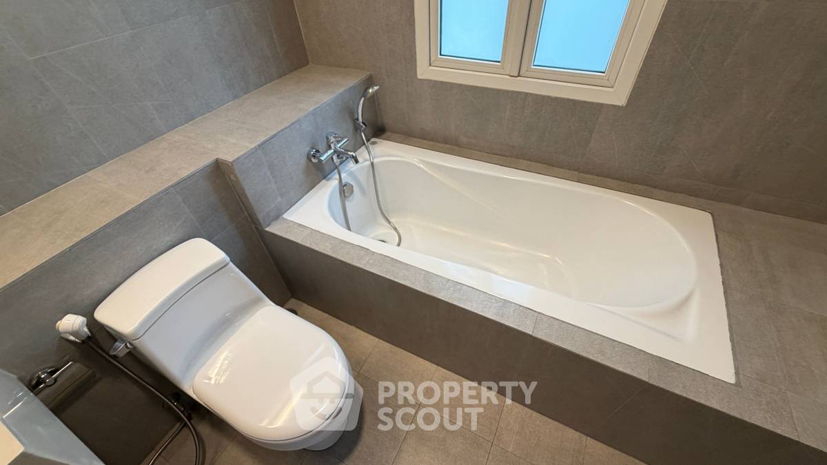 picture 4-BR House near MRT Sukhumvit (ID 2847840) - 22/42