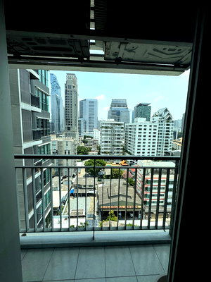 คอนโดให้เช่า : วิวเมือง Rhythm Sathorn–Narathiwas    ขนาด: 38 ตร.ม. ชั้น  12