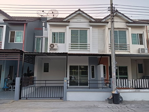 ด่วนทาวน์เฮ้าส์ 3 ห้องนอน 2 ห้องน้ำหมู่บ้านนันทวันสกุลดีหนองจอกพร้อมอยู่ได้เลย 