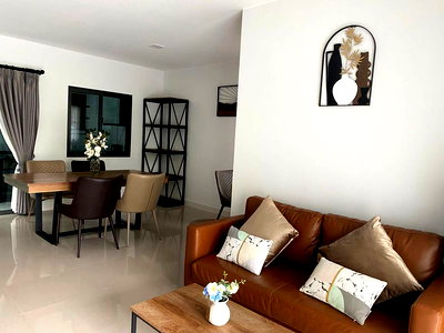 Townhouses for rent Suwannaphum International Airport :  🏡 House for rent in Bangna, near Mega Bangna | Near international school, Pleno Sukhumvit-Bangna 3 | 🐶 Pets allowed | House facing the garden