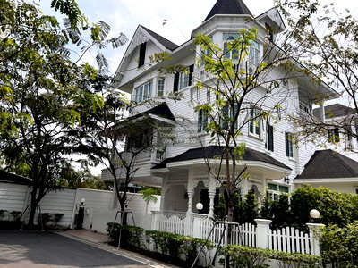 บ้านเดี่ยวให้เช่า : เช่าบ้าน  แฟนตาเซีย วิลล่า 4 MRT-ศรีเอี่ยม (สายสีเหลือง) สำโรงเหนือ เมืองสมุทรปราการ สมุทรปราการ CX-151955 ✅ ทักไลน์ @connexproperty ตอบทันที ทีมงานมืออาชีพ ✅