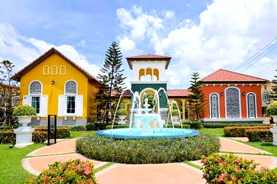 เช่าทาวน์โฮม คลองหลวง ปทุมธานี : 🏡✨ ให้เช่าทาวน์โฮม 2 ชั้น หลังใหญ่ วิวสวน 🌿 📍 ทำเลคลอง 3 🚗💨 🌳 บรรยากาศเงียบสงบ 🤫 เป็นส่วนตัว 🏡 พร้อมอยู่ 🛋️