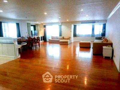 Condos for sale Sukumvit 39 : 3-BR Condo at Baan Suanpetch Condominium near BTS Phrom Phong (ID 825734)
