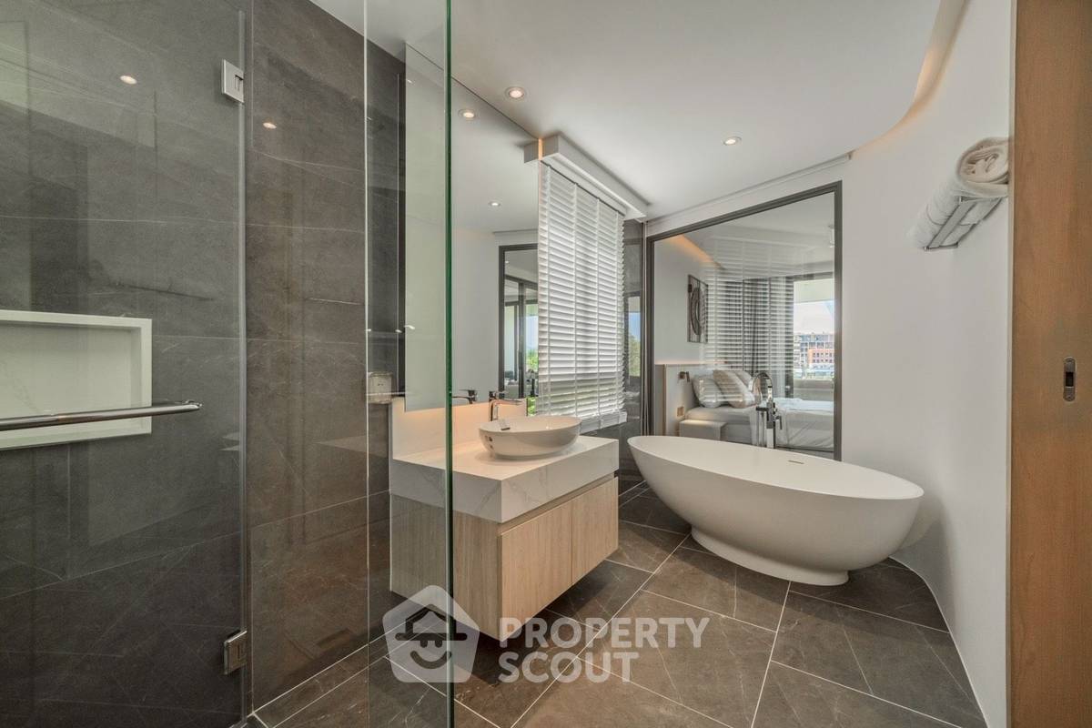 picture 2-BR Condo at The Aqua close to Laguna (ID 2852453) - 8/15