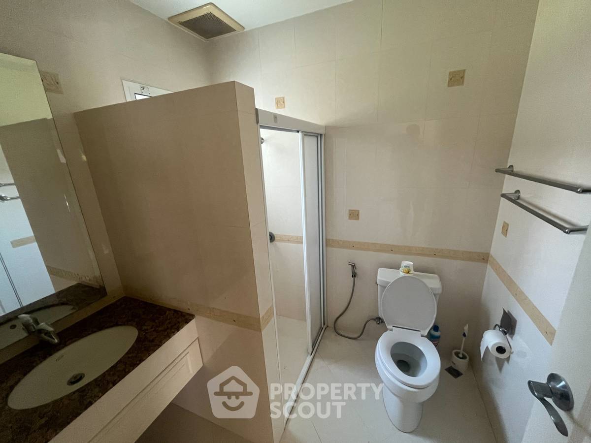 picture 7-BR Mansion on Palm Hills Golf Course (ID 2839104) - 29/41