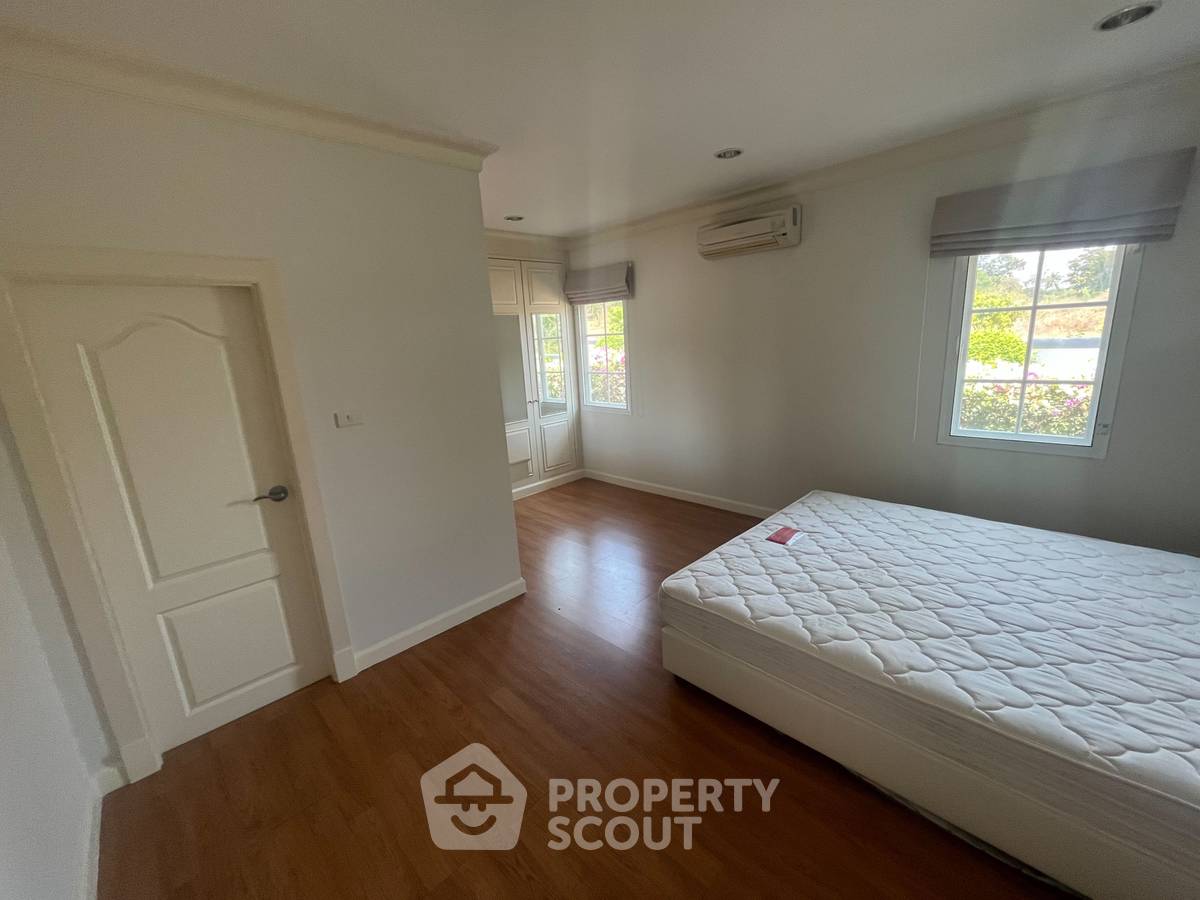 picture 7-BR Mansion on Palm Hills Golf Course (ID 2839104) - 28/41