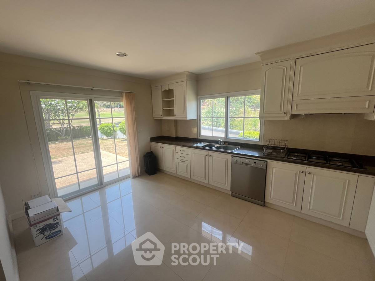picture 7-BR Mansion on Palm Hills Golf Course (ID 2839104) - 19/41