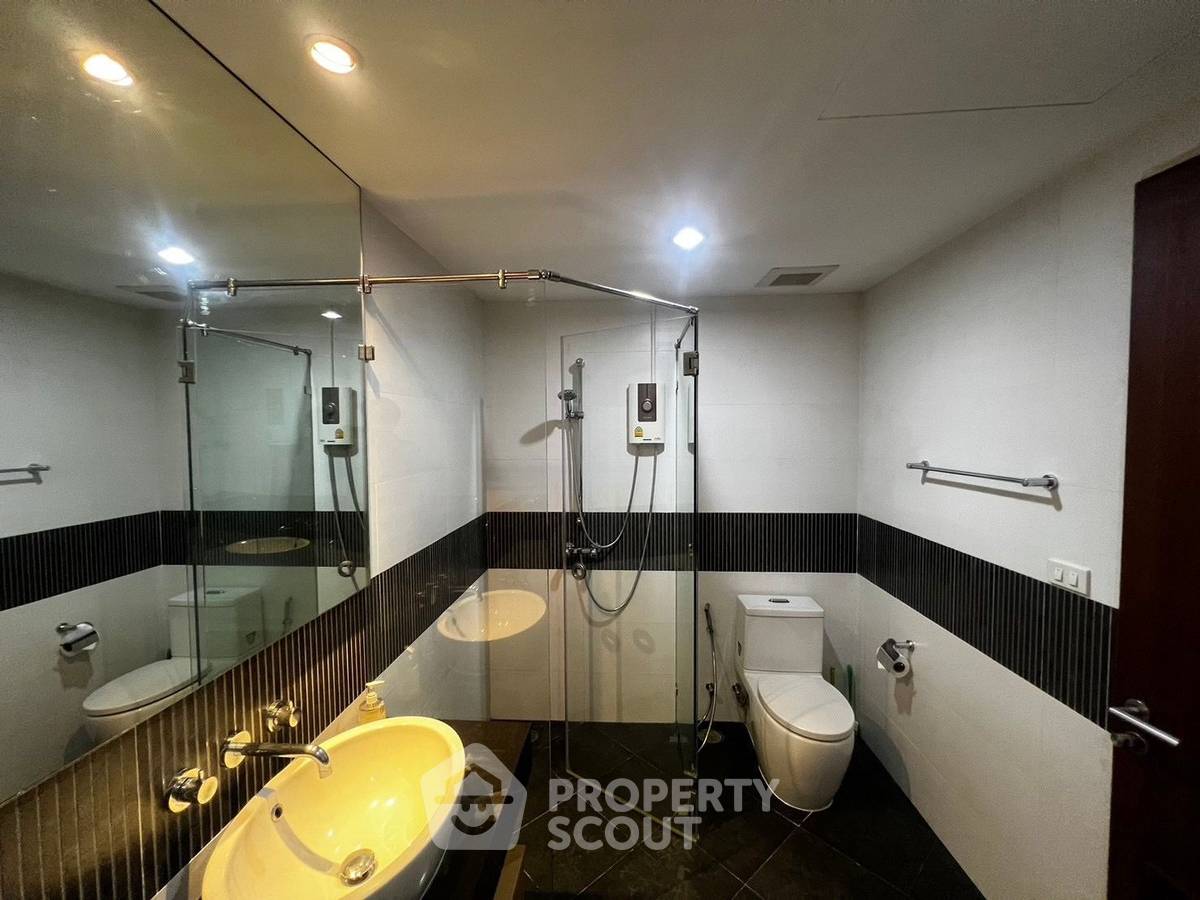 รูป คอนโด 2-ห้องนอน ที่ เออร์บานา สาทร คอนโดมิเนียม ใกล้ BTS ศาลาแดง (ID 2051853) - รูปที่ 9/11