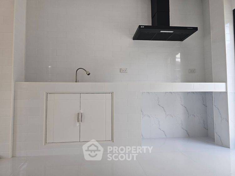 picture 3-BR House in Khlong Khwang (ID 2851607) - 10/20