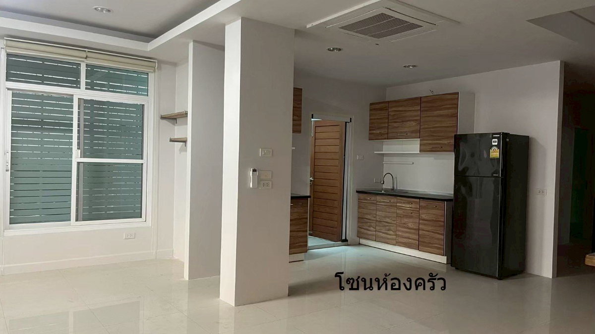 รูป 🏡TH144 | ให้เช่าทาวน์เฮาส์ 2 ชั้น รีโนเวทใหม่ หมู่บ้านอยู่เจริญ รัชดา ซ.3 พื้นที่ 200 ตร.ม. (5 นอน) ใกล้ MRT พระราม 9! - รูปที่ 4/19