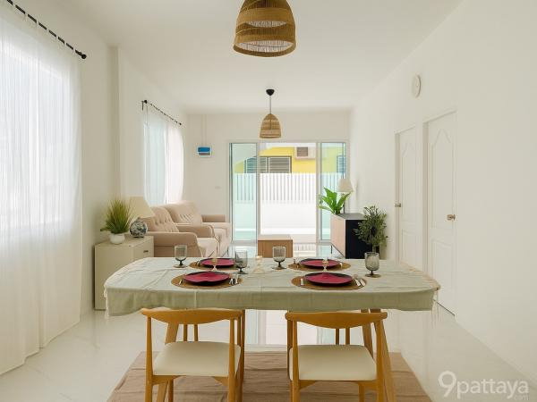รูป บ้านเดี่ยวสุดหรู: ใจกลางพัทยา 3 ห้องนอน 2 ห้องน้ำ พื้นที่ใช้สอย 50 ตร.วา ไม่ต้องเสียค่าส่วนกลาง ใกล้สุขุมวิท - รูปที่ 3/8