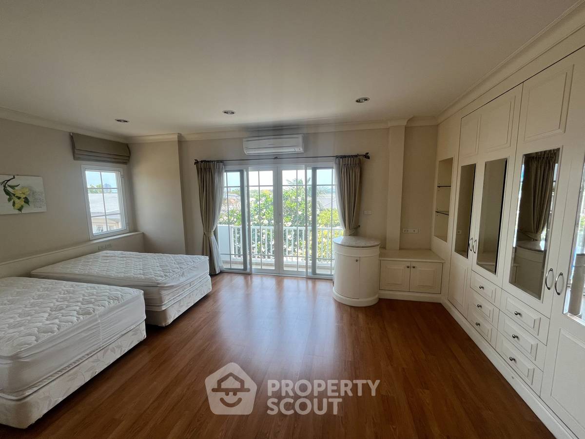 picture 7-BR Mansion on Palm Hills Golf Course (ID 2839104) - 8/41