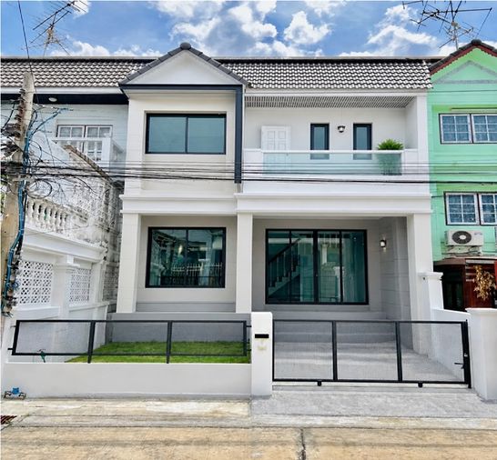 ใกล้BTS อุดมสุข บางจาก เปิดซิง! ทาวน์โฮมหรู 2-4นอน 2 ชั้น 28 ตร.ว. 2 น้ำ ประวิทย์และเพื่อน 220 ตร.ม. บางจาก 800 ม.รร.นานาชาติ
