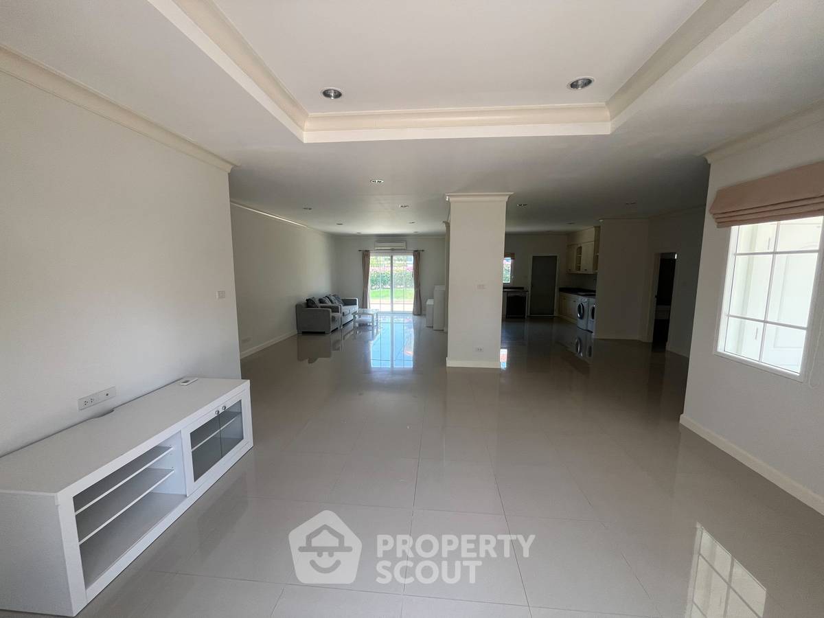 picture 7-BR Mansion on Palm Hills Golf Course (ID 2839104) - 36/41
