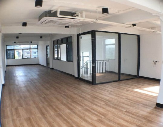 รูป ให้เช่าสำนักงาน 4.5 ชั้น Renovate ใหม่ทั้งตึก แอร์ 9 เครื่อง ซอยสุขุมวิท 62 ซอยริมทางด่วน 2 ใกล้ BTS ใกล้ ทางด่วน /เหมาะเป็นสำนักงาน จดบริษัทได้ - รูปที่ 9/12