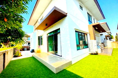 เช่าบ้านเดี่ยว สนามบินสุวรรณภูมิ : บางนา-สุขาภิบาล2 ใกล้รพ.สิรินธร 1.4 กม. คฤหาสน์ บ้านเดี่ยว ประเวศ 4นอน ใกล้ แจสกรีน วิลเลจ ประเวศ 850ม. 4น้ำ 55 ตร.ว. 220ตร.ม.