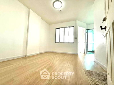 Condos for sale : 1-BR Condo at Lumpini Condo Town Ramintra-Laksi in Anusawari (ID 2839629)
