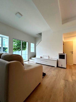 Townhouses for rent Suwannaphum International Airport : Townhome at Villaggio 2 Srinakarin-Bangna, ready to move in. Interested? Contact Line @goodmanpro or call 0999029.
