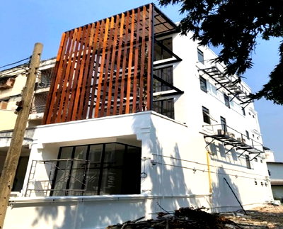 เช่าสำนักงาน เขตพระโขนง : ให้เช่าสำนักงาน 4.5 ชั้น Renovate ใหม่ทั้งตึก แอร์ 9 เครื่อง ซอยสุขุมวิท 62 ซอยริมทางด่วน 2 ใกล้ BTS ใกล้ ทางด่วน /เหมาะเป็นสำนักงาน จดบริษัทได้